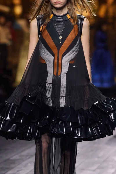Look 11